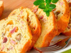 Cake mit Schinken und Oliven