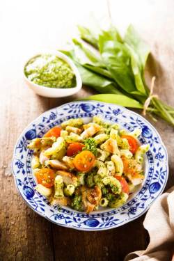 Einfaches-Nudelgericht-mit-Pesto