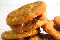 Vegane-Plaetzchen-fuer-Weihnachten-backen-mit-Macadamia-Nuessen
