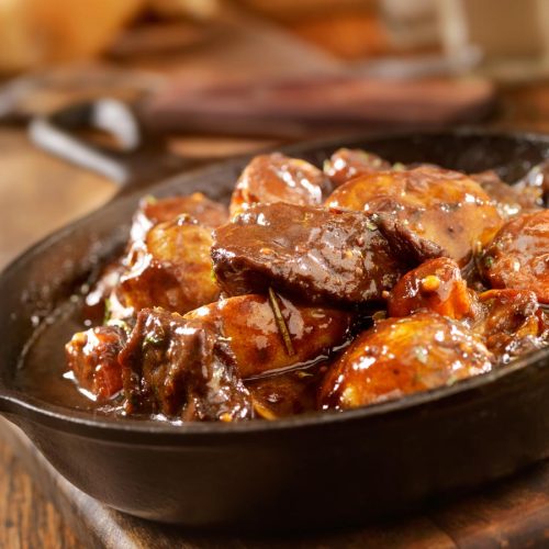 Würziges Rotwein-Gulasch