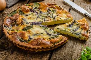 Polenta Quiche mit Rucola