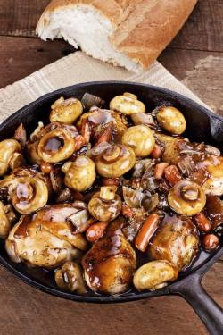 Coq au vin in Weißwein