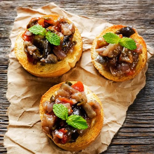 Bruschetta mit gerösteter Aubergine und Tomaten