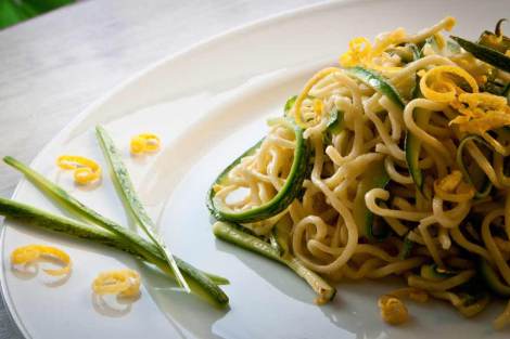 Linguine mit Zucchini und Zitronensauce