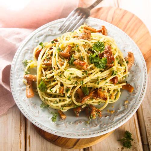 Pasta-mit-Pfifferlingen-und-Speck