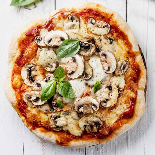 Pizza mit Champignons