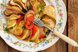 Veganes mediterranes Gemüsegratin