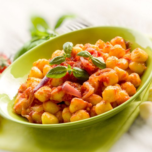 frisch-zubereitet-gnocchi-und-tomatensauce