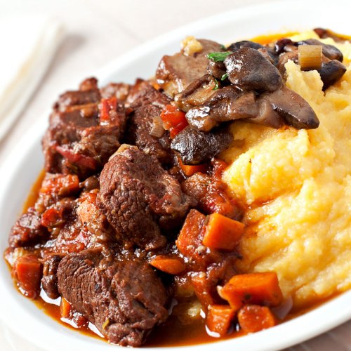 lammgulasch-mit-chremiger-polenta