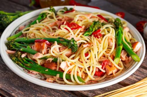 spaghetti-mit-brokkoli-und-lachs