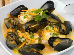Schellfisch und Muscheln im Weißweinsud