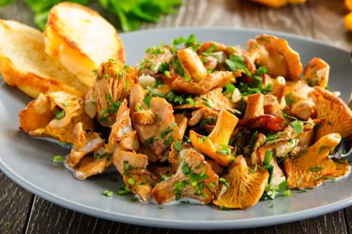 Pfifferlinge in cremiger Sauce