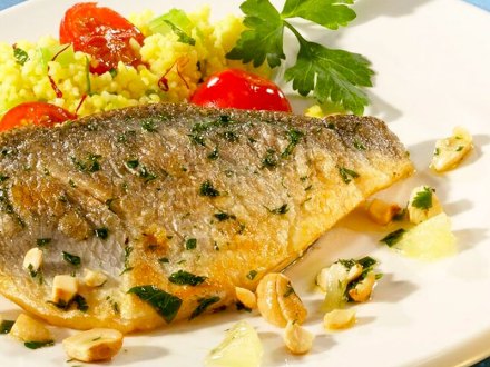 Doradenfilets mit Cashewkernen
