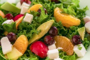 Wintersalat-mit-Gruenkohl-closeup