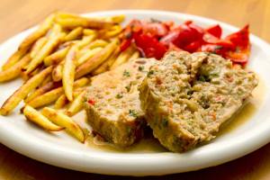 Hackbraten mit Schupfnudeln