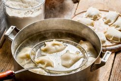 Ravioli mit Wildschwein und Steinpilzen