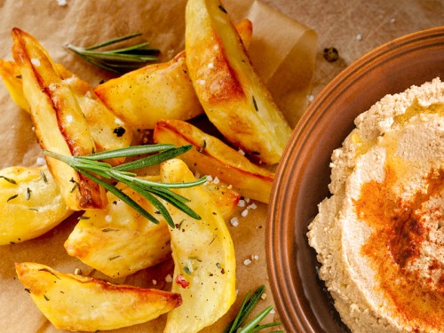Hummus mit Kartoffelecken