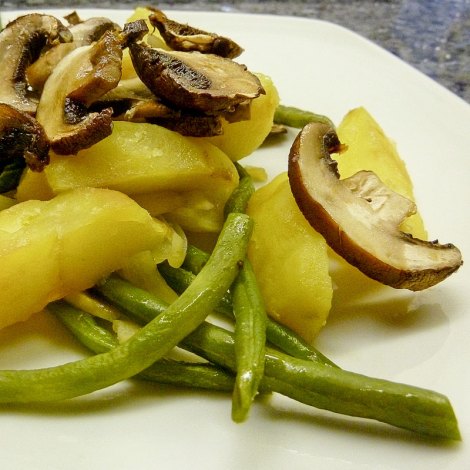 Ofenkartoffeln mit Bohnen und Champignons